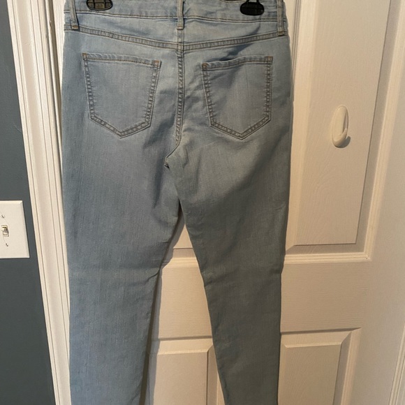 Lot of 2 pairs Old Navy jeans, size 6 - Picture 2 of 4